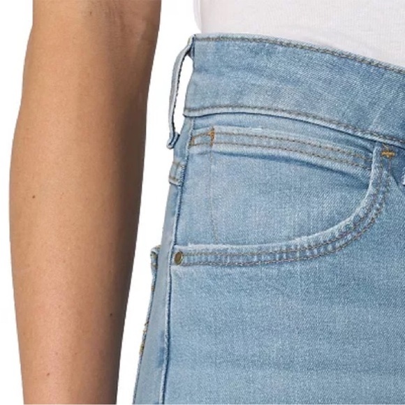 Wrangler 16 / 33 Jeans High Rise True Straight Crop Distressed Raw Hem NWT - Picture 3 of 12